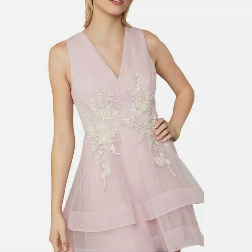 BCBG MAXAZRIA Womens Embroidered
Tulle Mini Cocktail Dress NWT size 8